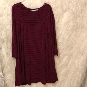 Maurice’s Large maroon and navy tunic with pockets